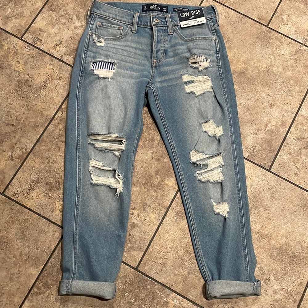 Hollister jeans straight legs and NWT size 3
